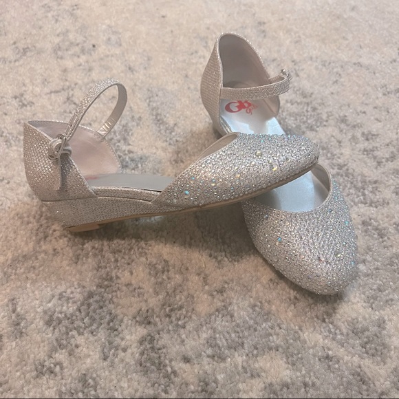 Gianni Bini Girls Dress Shoes - Picture 2 of 10